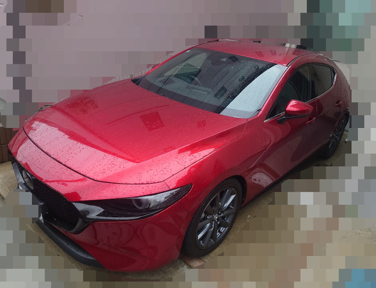 MAZDA3のソウルレッドクリスタルメタリック・久しぶりのシャンプー洗車及びコーティング・雨が降るのに洗車するやつ・ビューティフルカーズ・ルーフに凹みに関するカスタム事例の投稿画像1枚目