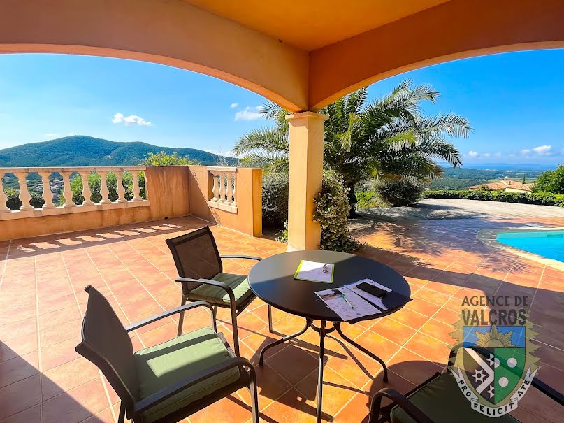 Vente villa 5 pièces 155 m² à La Londe-les-Maures (83250), 1 099 000 €