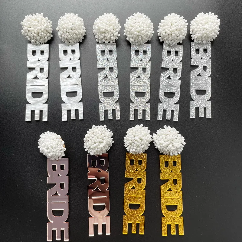 Nuevos pendientes de botón retro con letras exageradas y cuentas de hemisferio, un toque audaz y elegante para tu look diario.