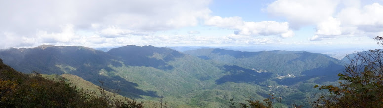 虎子山からパノラマ（ずいぶんと雲が多く）