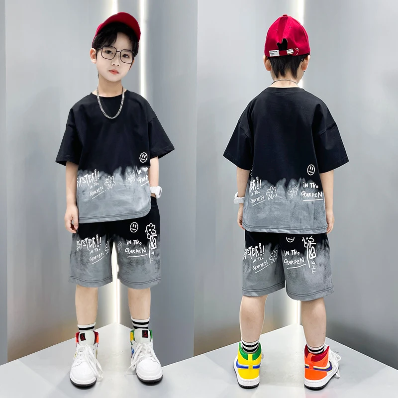 Zomerpak voor jongens, korte mouwen, sportief en trendy. Voor middelgrote en grote kinderen. Internet celebrity mode merk.
