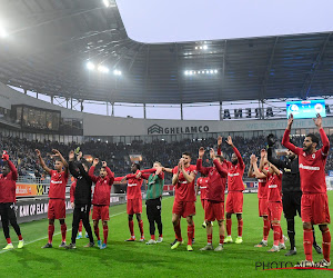 📷Les supporters anversois affichent des banderoles contre les décisions de l'Union Belge