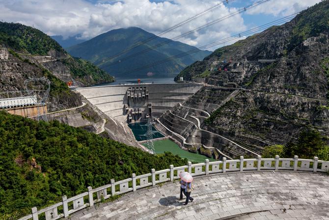 http://ngm.nationalgeographic.com/2015/05/mekong-dams/img/01-china-xiaowan-dam-670.jpg