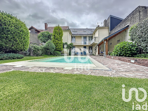 House with pool and terrace 1