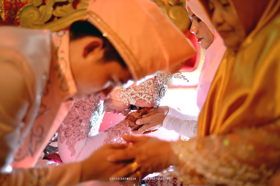 Fotógrafo de casamento Akhirul Mukminin (mukminin2). Foto de 6 de junho 2017