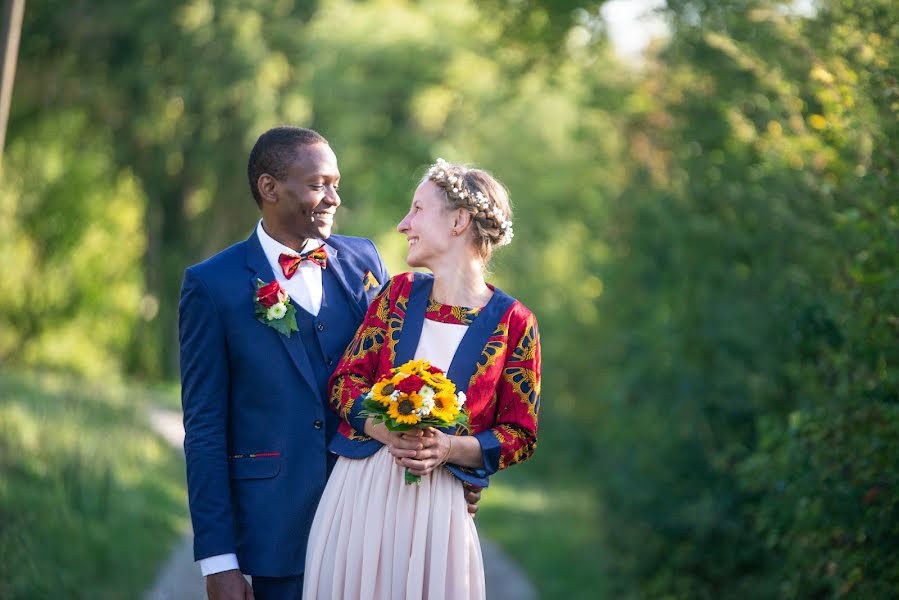 Fotógrafo de casamento Zingi Kambitro (xitu6rz). Foto de 7 de novembro 2022