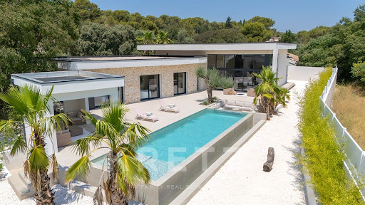 Villa with pool 5