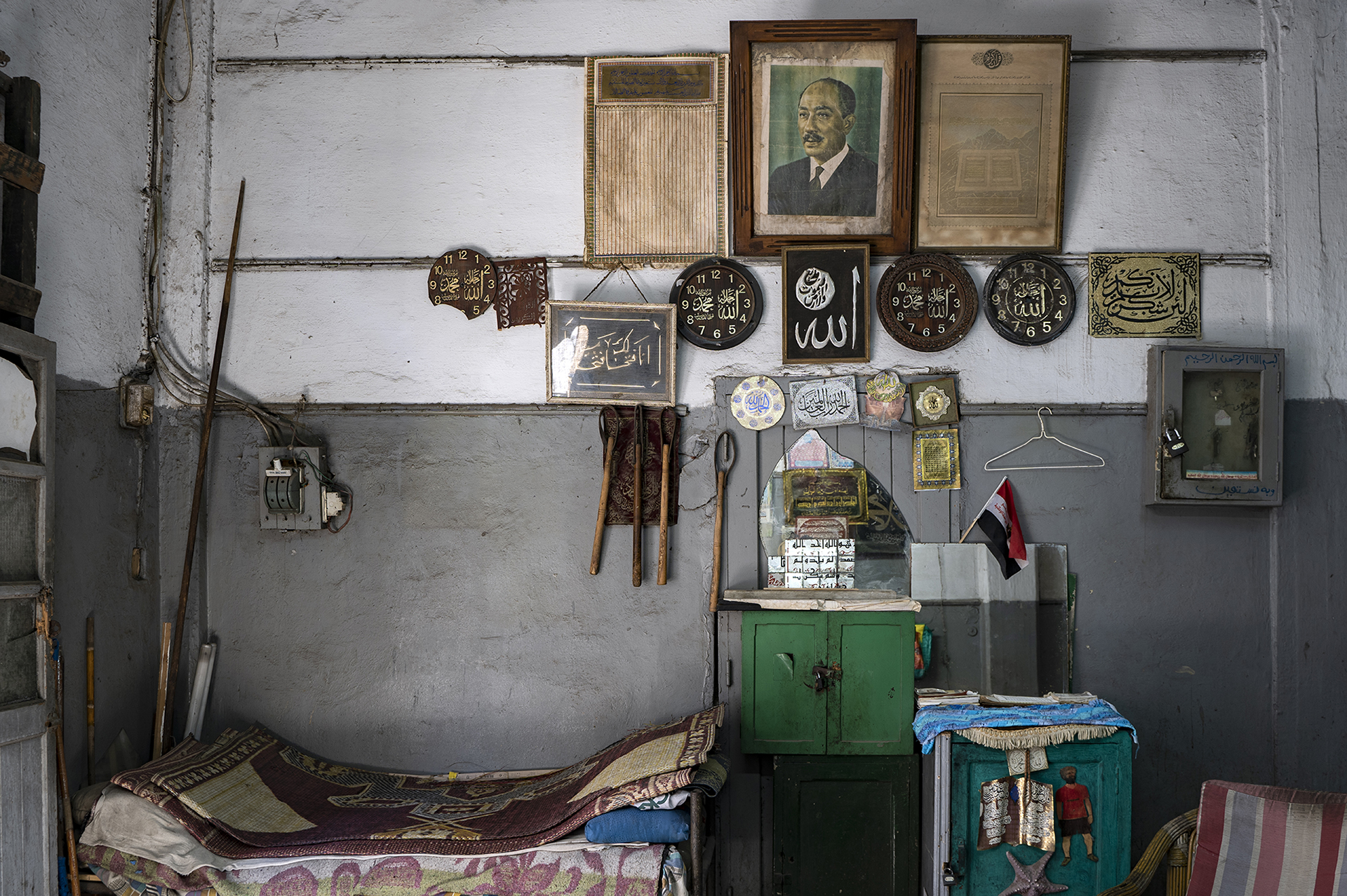 Through framed images of its public icons, Cairo searches for a lost past