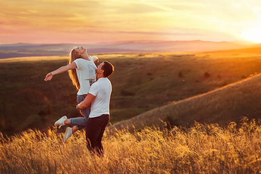 Wedding photographer Anna Kolmakova (anutakolmakova). Photo of 31 July 2017