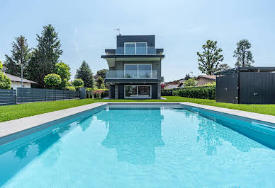 Villa avec piscine et jardin 9