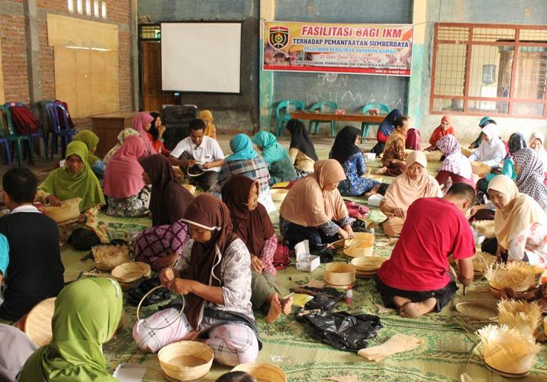 anyaman bambu dari desa Jaten Jogorogo Ngawi