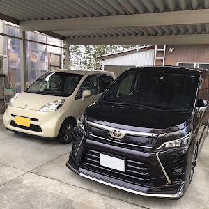 ヴォクシー ZRR80W
