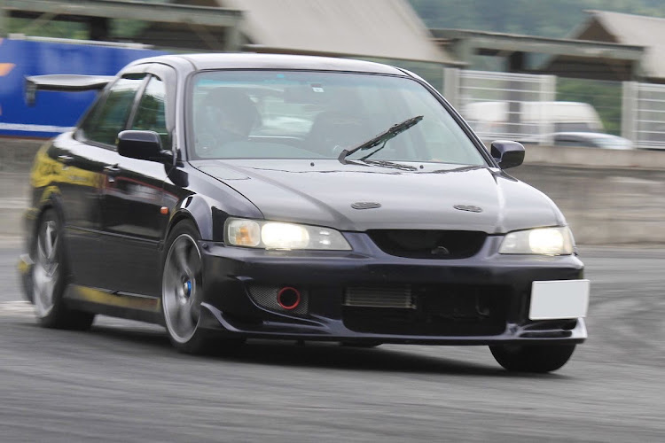 アコードのアコードSiR-T・HPIオイルクーラー・VFC II・テスト走行・おわらサーキットに関するカスタム事例の投稿画像1枚目