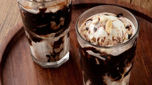 Hot Chocolate Fudge Sundae