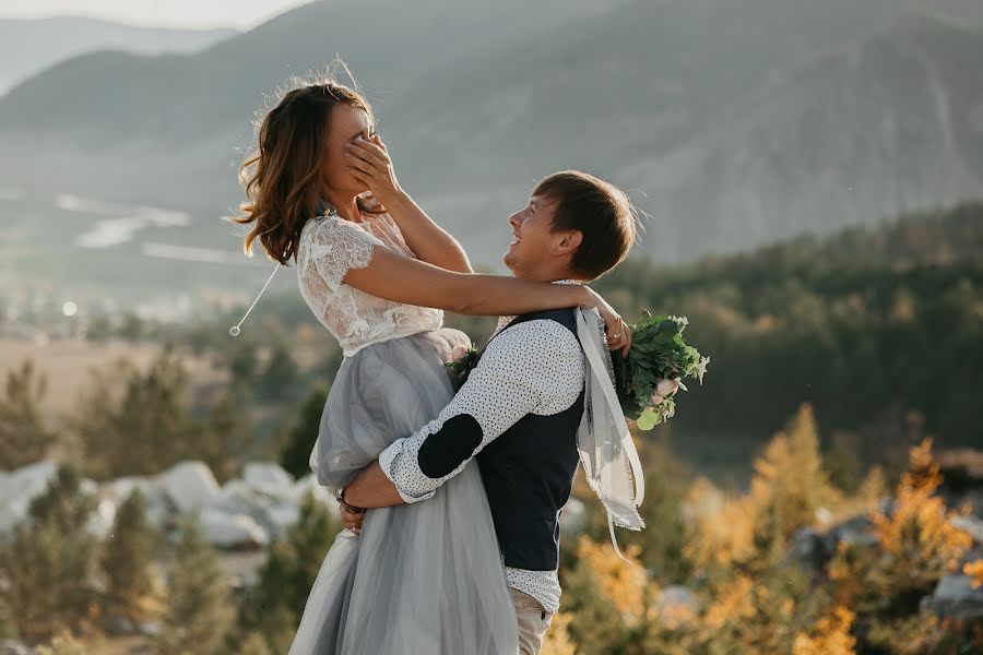 Fotógrafo de casamento Zarina Sokur (zarinaura). Foto de 27 de outubro 2017