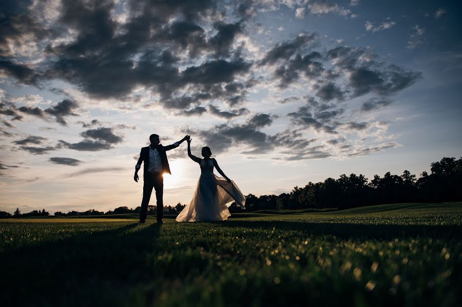 Fotografo di matrimoni Aleks Sukhomlin (twoheartsphoto). Foto del 18 luglio 2019