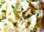 PALEO GARLIC MASHED PARSNIPS RECIPE was pinched from <a href="http://paleoaholic.com/paleo/paleo-garlic-mashed-parsnips/" target="_blank">paleoaholic.com.</a>