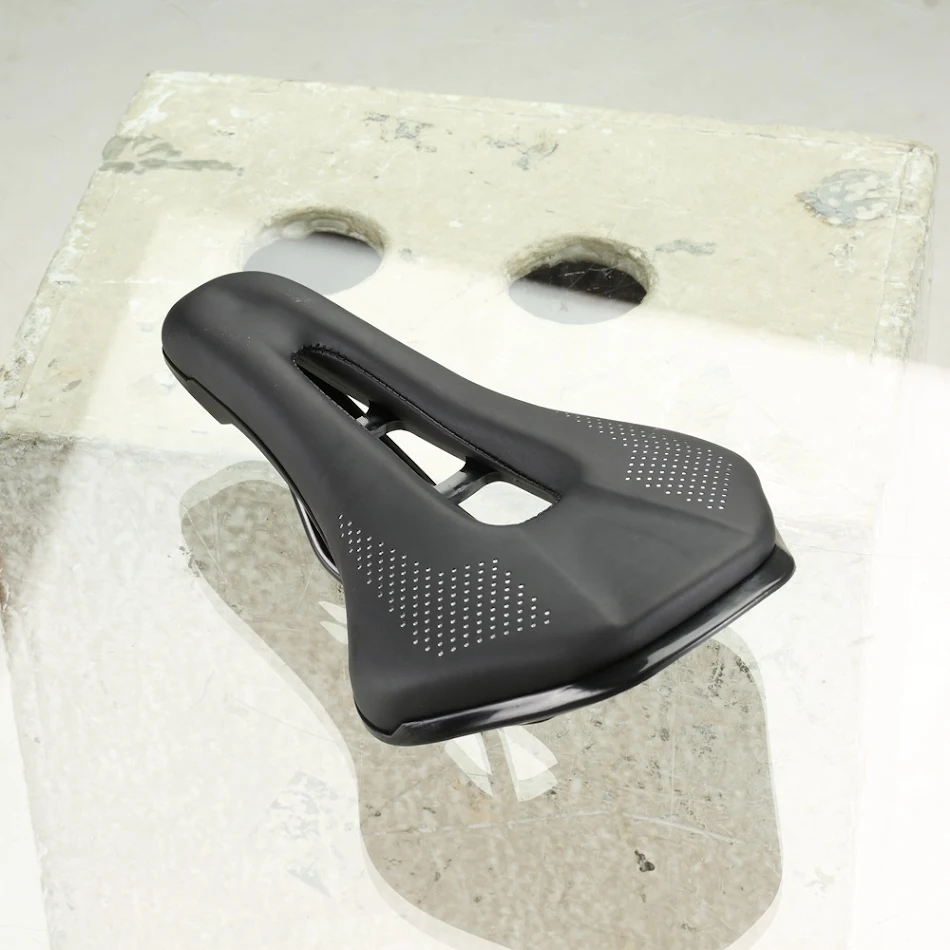 Mountain Bike Saddle for enhanced comfort and performance. Ergonomic design for trail riding and tackling challenging te