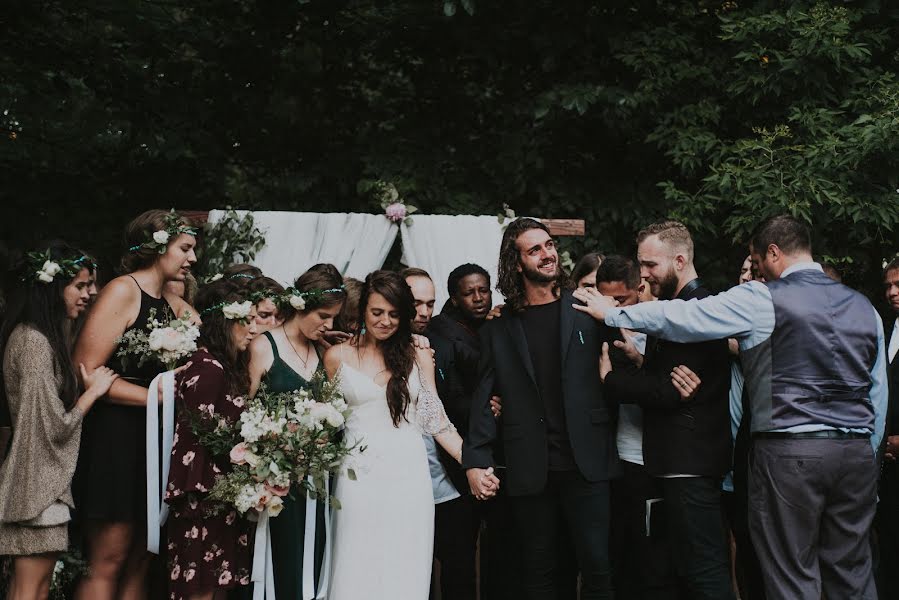 Fotografo di matrimoni Kyle Wilson (hinterlandstills). Foto del 3 aprile 2019