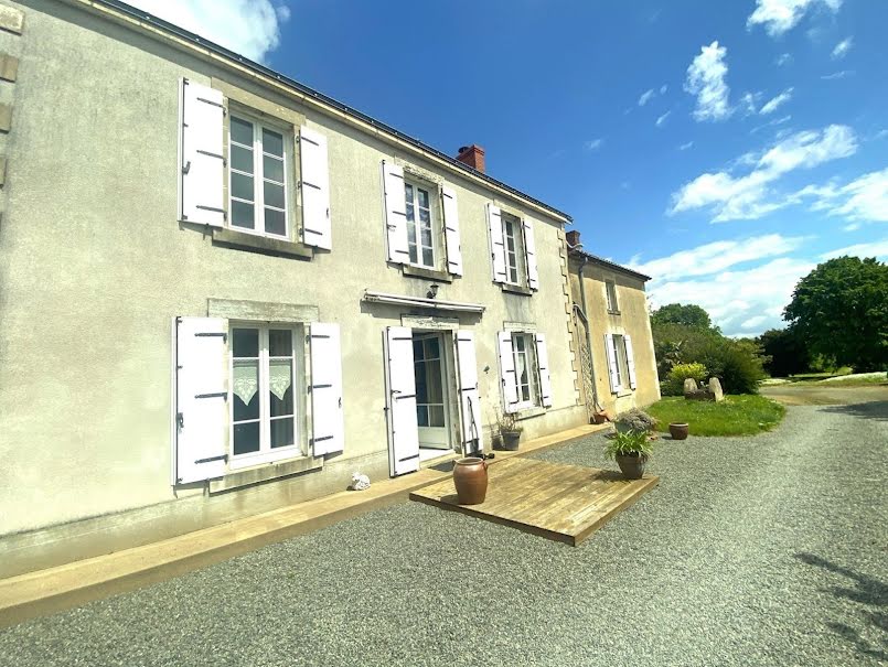 Vente maison 6 pièces 160 m² à Fontenay-le-Comte (85200), 286 000 €