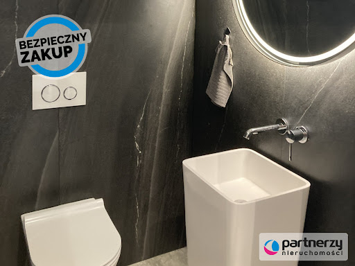 Salle de bain moderne avec vasque et toilette - Maison de luxe à vendre à Gdańsk, 7 pièces