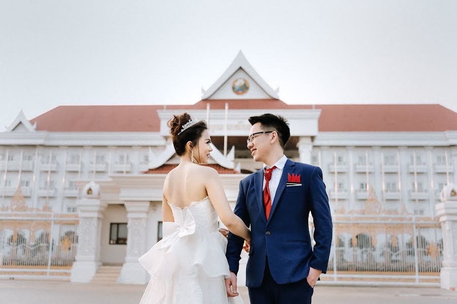 Fotógrafo de casamento Piroon Rukthongchai (tikpixs). Foto de 8 de setembro 2020