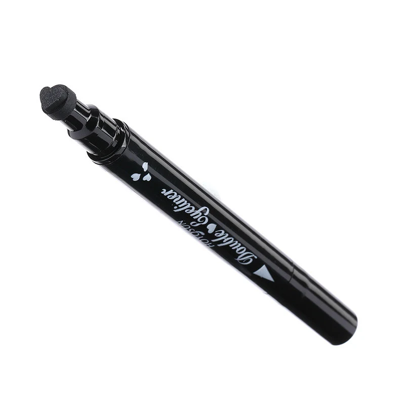 Love Seal Stylo Eyeliner Liquide pour un Trait Précis et Facile. Waterproof et Longue Tenue pour un Regard Intense et Sublimé. Application Simplifiée.