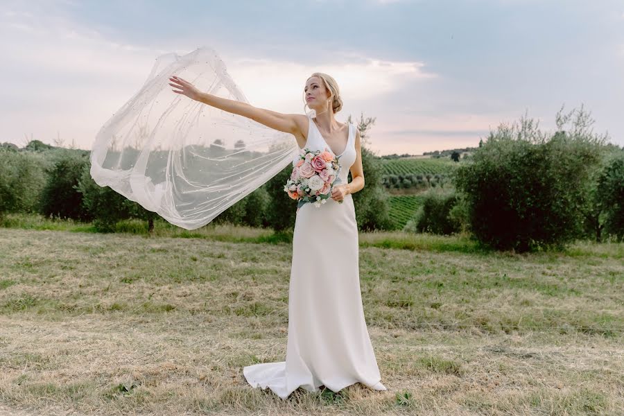 Fotografo di matrimoni Celeste Piccoli (ideavisual). Foto del 11 ottobre 2023