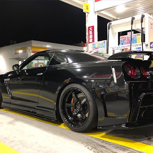 NISSAN GT-R