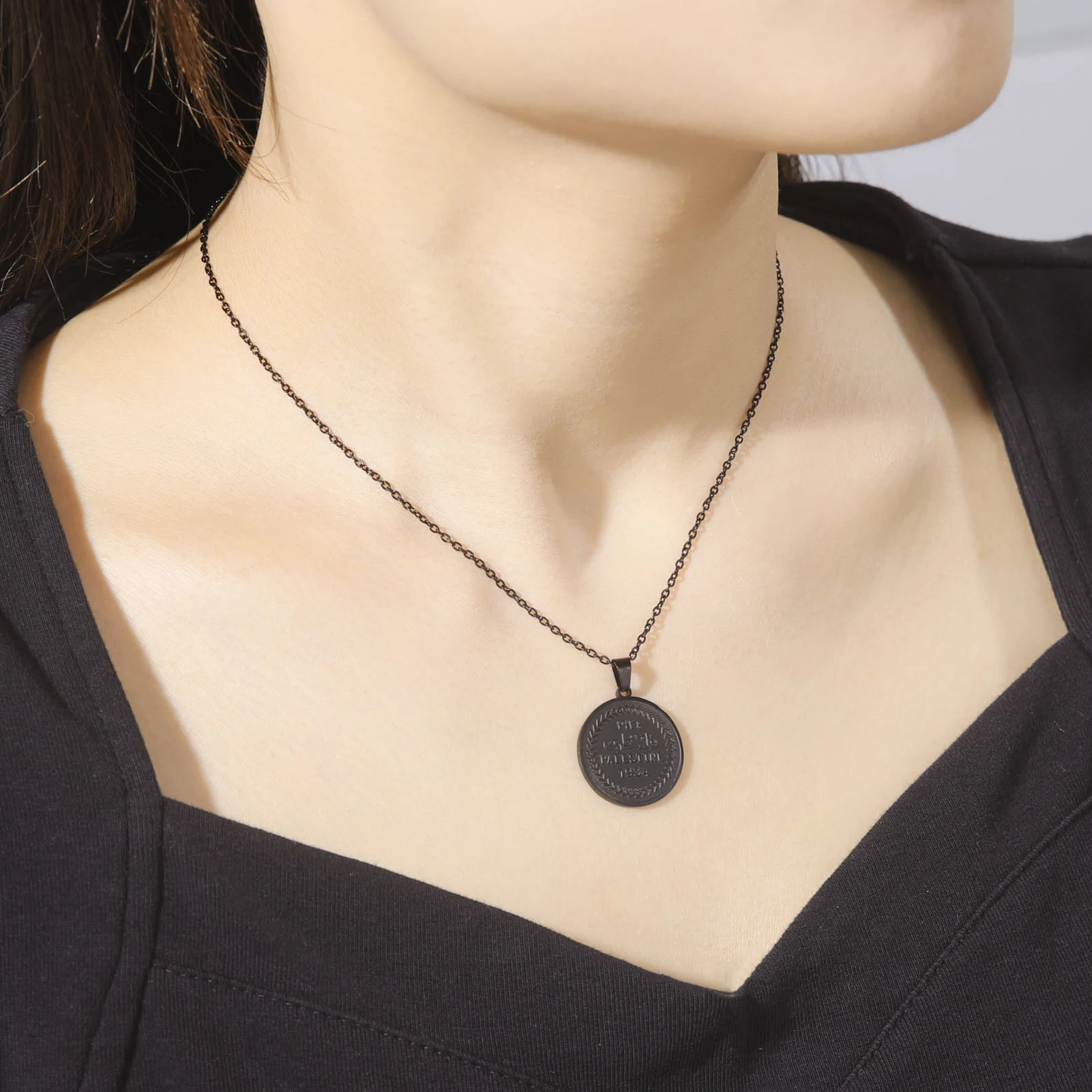 Title 3, Collier pendentif rond PALESTINE en acier inoxy...