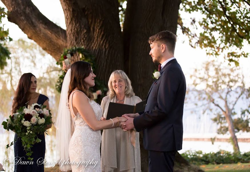 Fotógrafo de bodas Dawn Stenzel (stenzelphotogra). Foto del 9 de mayo 2019