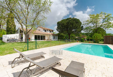 Maison avec piscine et terrasse 4