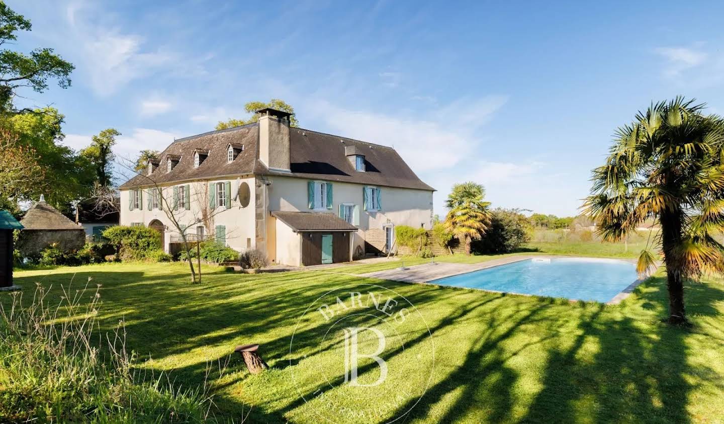 Corps de ferme avec piscine Navarrenx