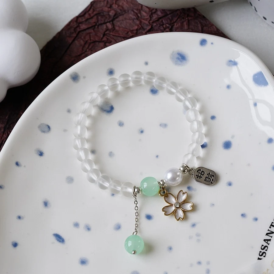 Bracelet femme perles et cristaux, un bijou élégant et scintillant pour sublimer toutes vos tenues, parfait pour les occasions spéciales et les soirées.