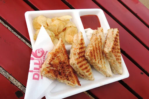 Aloo Pyaaz Tawa Sandwich [4 Pcs With "Lays" Chips]