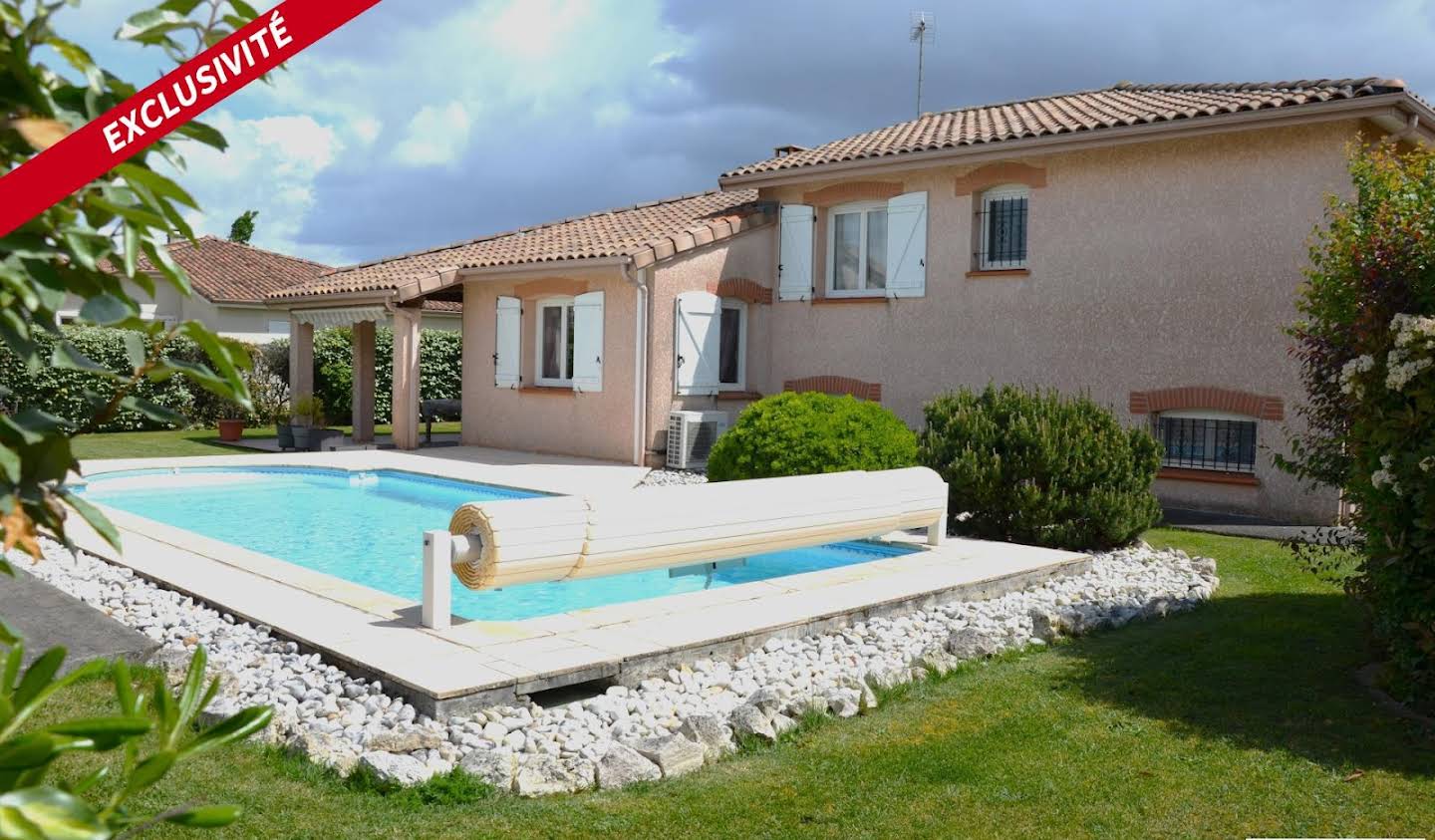 House with pool and terrace Colomiers