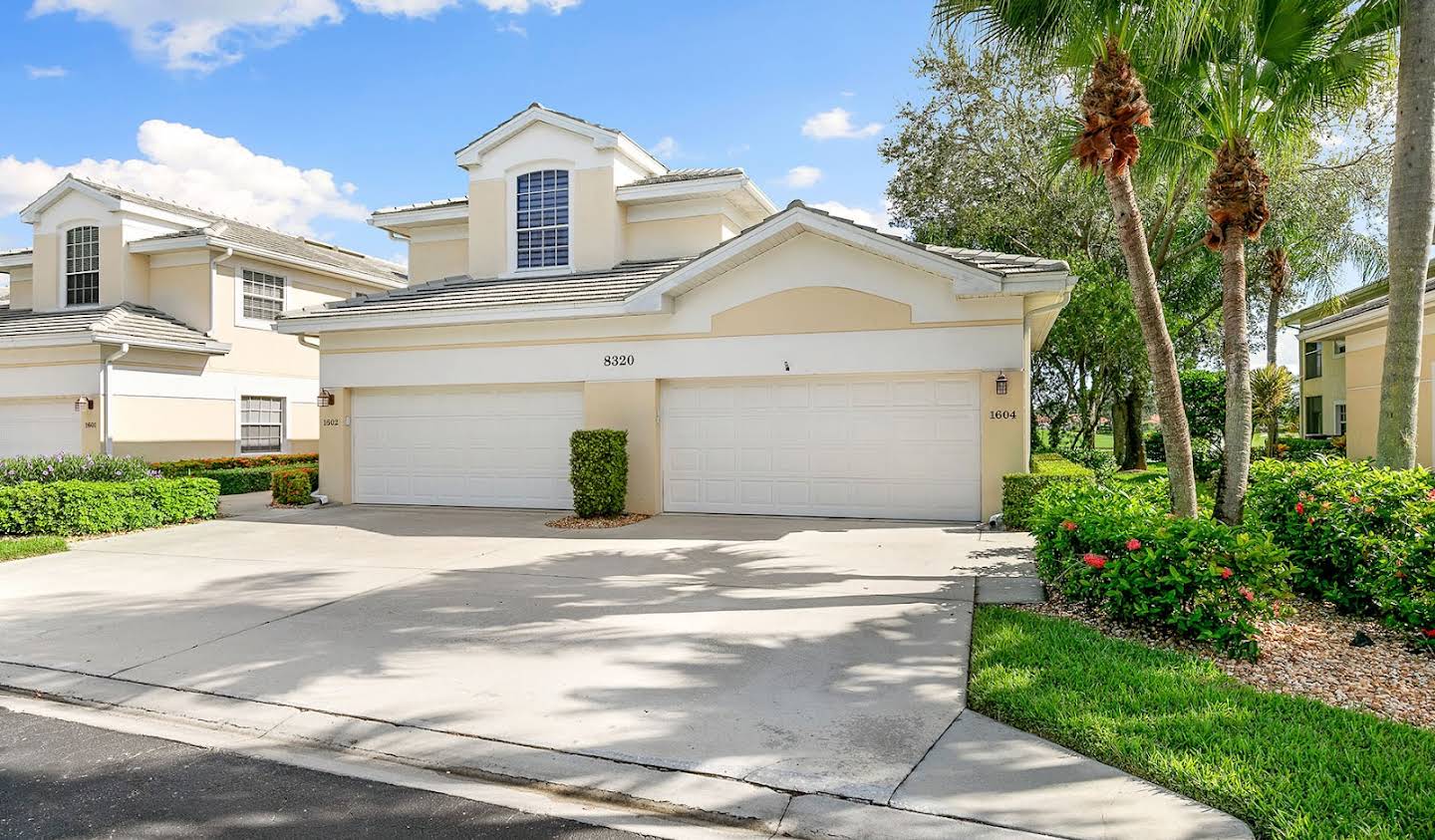 House with pool Naples