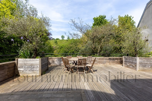 wooden terrace with garden furniture - House purchase in Besançon, 8 rooms, 5 bedrooms