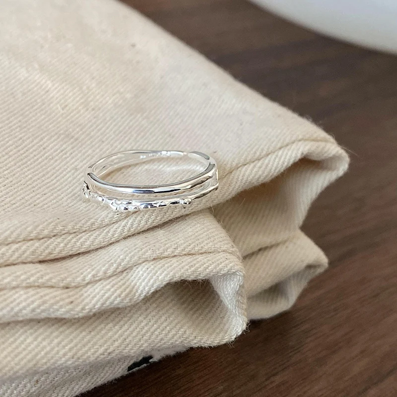 Bague Géométrique Irrégulière Minimaliste Polyvalente pour Femme Bijou Élégant Design Moderne Parfait pour Toutes les Occasions Confortable et Tendance