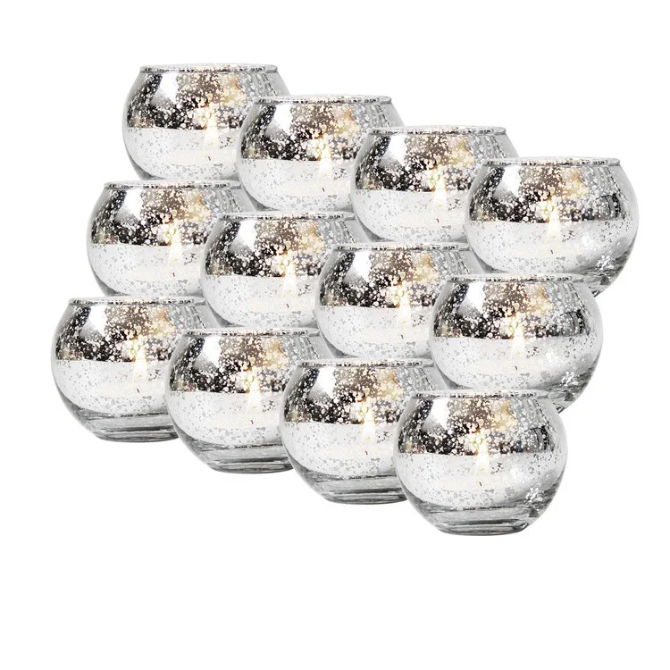 Goudkleurige Kerstkaarsbeker Verlicht de feestdagen met deze luxueuze kandelaar. Geniet van de warme en feestelijke sfeer die deze beker creëert.