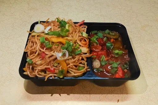 Veg Noodles With Paneer [6 Pieces, Serves 1]