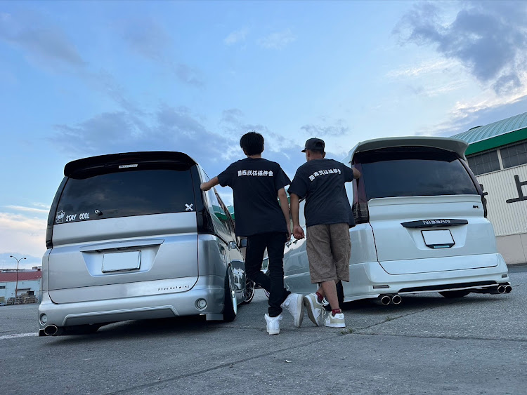 セレナのワゴニストスーパーカーニバル・不正改造車取締月間・洗車・コーヒーはブラック派・うしろ髪ひかれ隊に関するカスタム事例の投稿画像5枚目