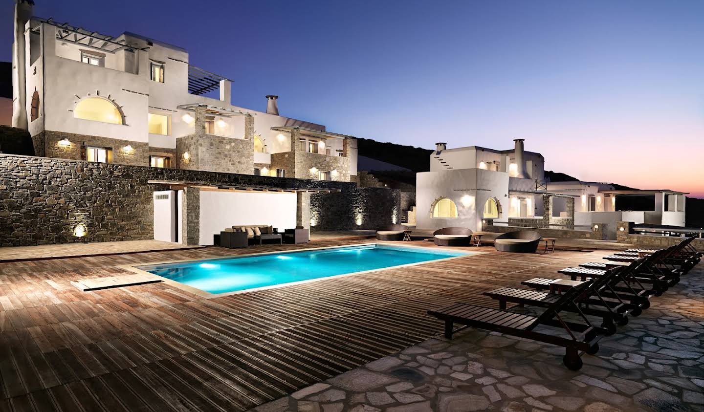 Property with pool Paros