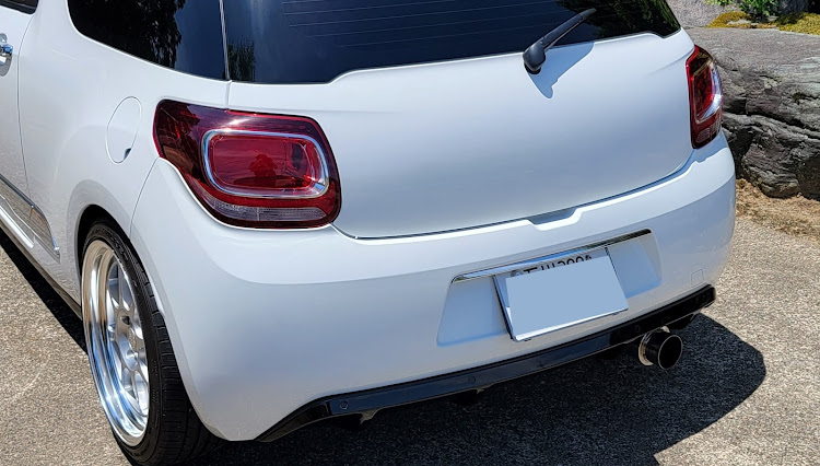 DS3のエンジンルーム・みんなのエンジンルーム見てみたい・車名エンブレムは無し派・11月もよろしくお願いしますに関するカスタム事例の投稿画像3枚目