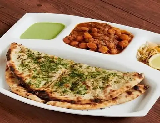 Aloo Kulcha With Chole