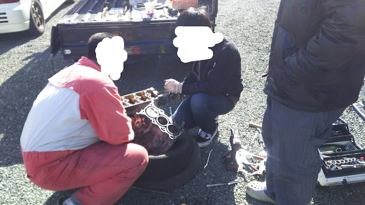ホンダ乗りのトヨタさんが投稿したアルト・ヘッド交換・青空整備・みんなでわいわい・DIYに関するカスタム事例の投稿画像3枚目