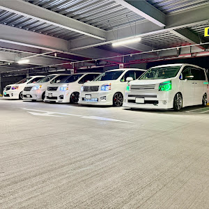 ヴォクシー ZRR70W