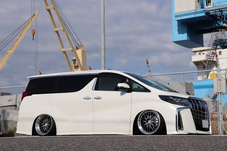 アルファードのエアサス・BBS LM・ブレーキ・カメラ欲しい!に関するカスタム事例の投稿画像1枚目