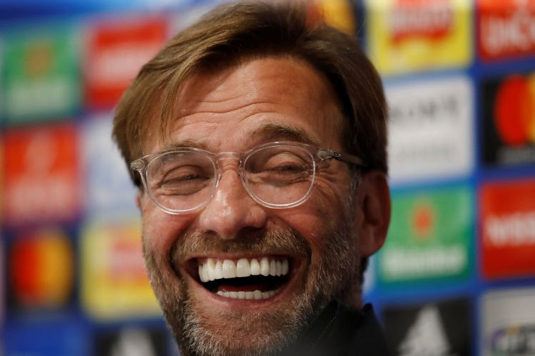 ? Klopp haalt journalist onderuit op persconferentie: "Ik ben misschien een idioot, maar niet zo'n grote"