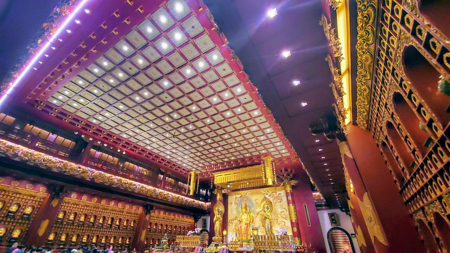 Things to do in Singapore: visit Buddha Tooth Relic Temple and Museum